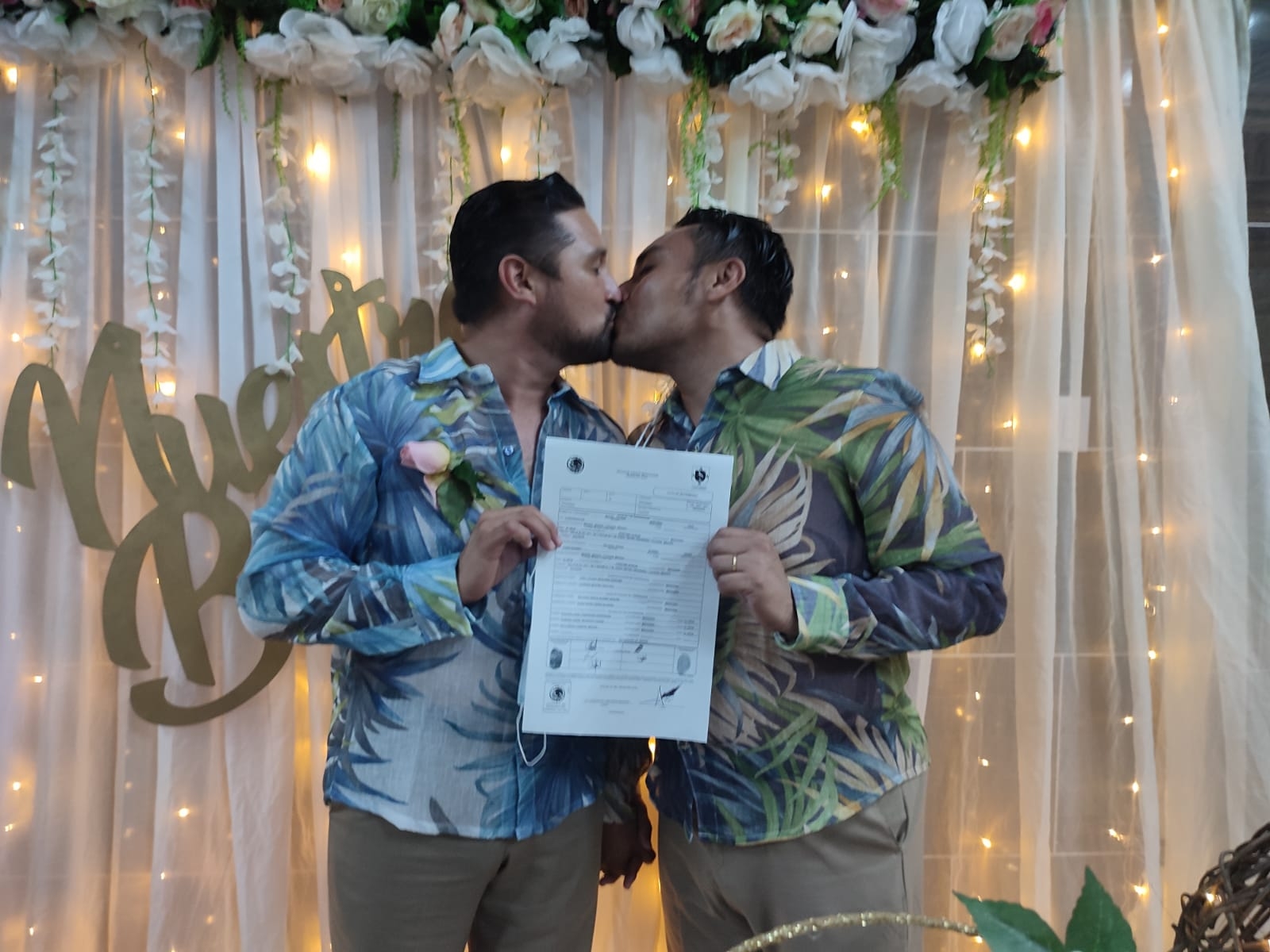 Por primera vez en 156 años de historia, se realiza la primera boda gay en Progreso: EN VIVO