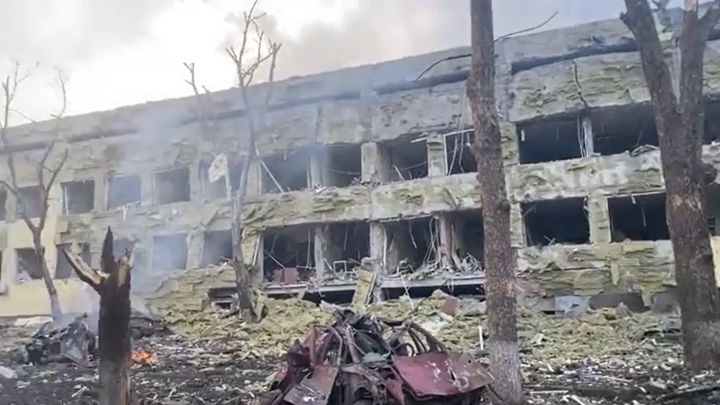 Tras nueve días de asedio en la ciudad, con cortes de luz y agua, los soldados del Kremlin han reducido a ruinas el hospital infantil de la ciudad