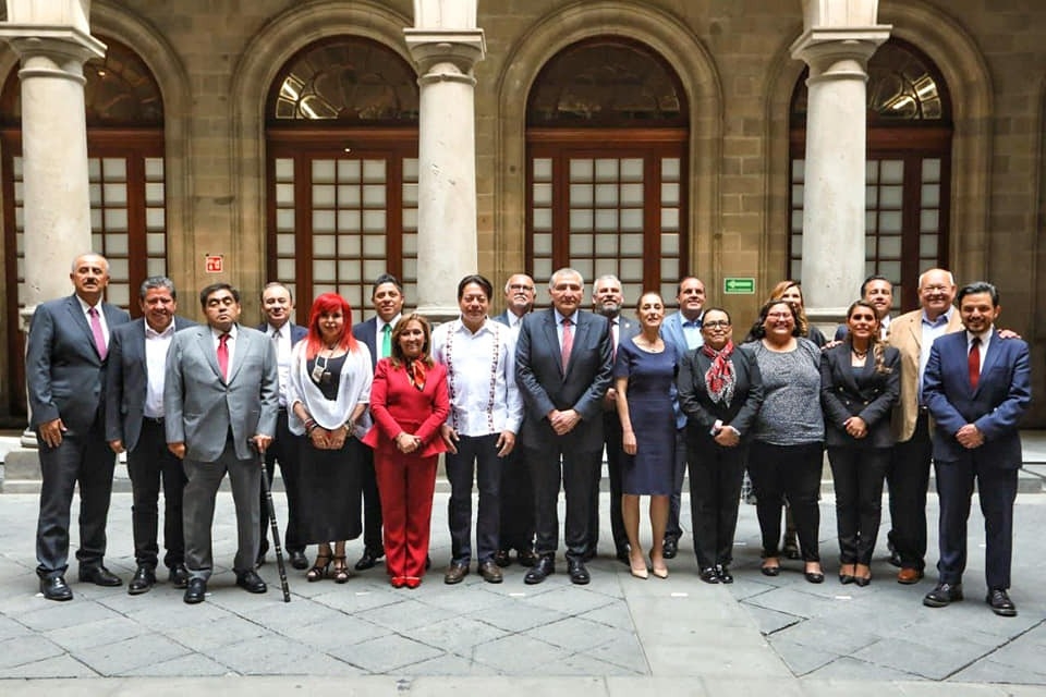 Varios gobernadores se reunieron con AMLO en Palacio Nacional