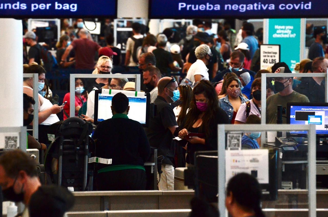 Aeropuerto de Cancún, con cerca de 800 pasajeros previo al Jueves Santo: VIDEO