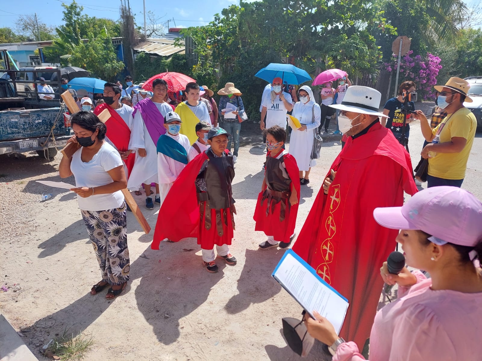 Fieles católicos acuden al Viacrucis en la colonia Antorchistas en Chetumal: VIDEO