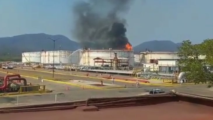 Un incendio se reportó en la refinería de Pemex "Ingeniero Antonio Dovalí Jaime", ubicada en Salina Cruz, Oaxaca.