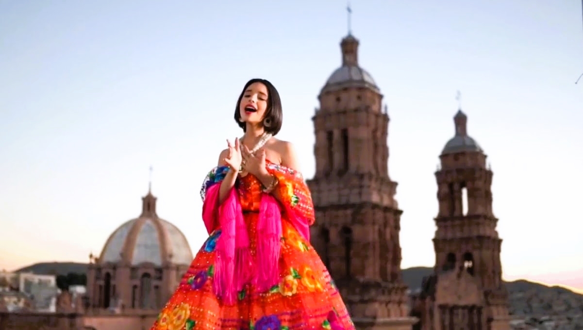 Ángela Aguilar se muestra triste en su presentación de Zacatecas ¿Habrá terminado con Gussy Lau?