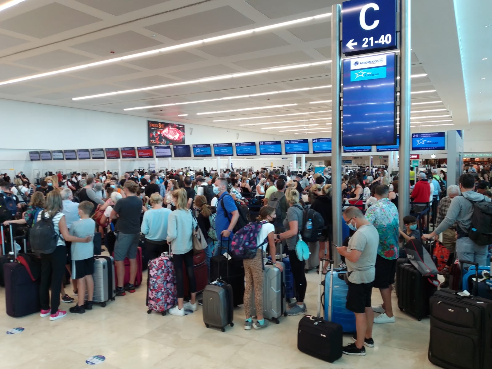 Cancelan tres vuelos a Sudamérica en el aeropuerto de Cancún: VIDEO