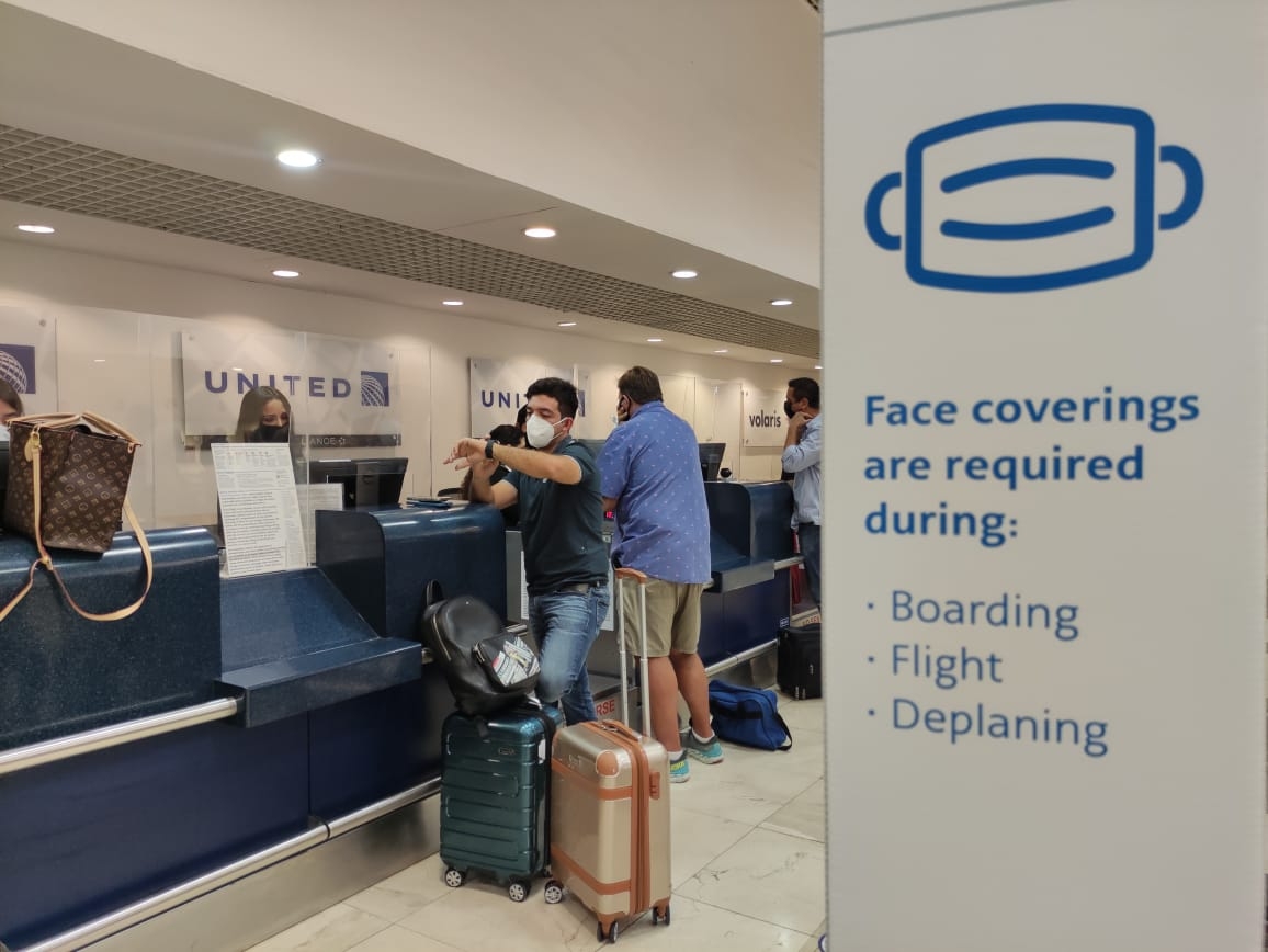 Aeropuerto de Mérida mantendrá uso obligatorio del cubrebocas entre pasajeros