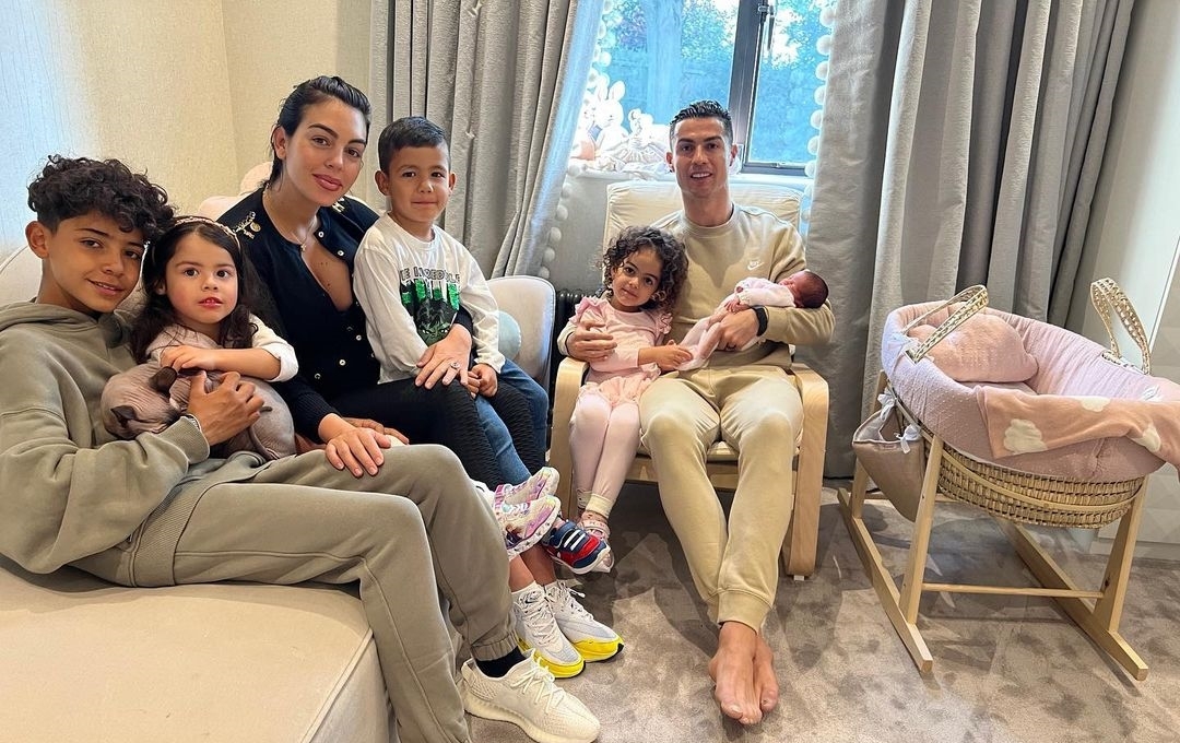 Cristiano Ronaldo y Georgina publican nuevas fotos de su hija Bella Esmeralda tras la muerte de su mellizo