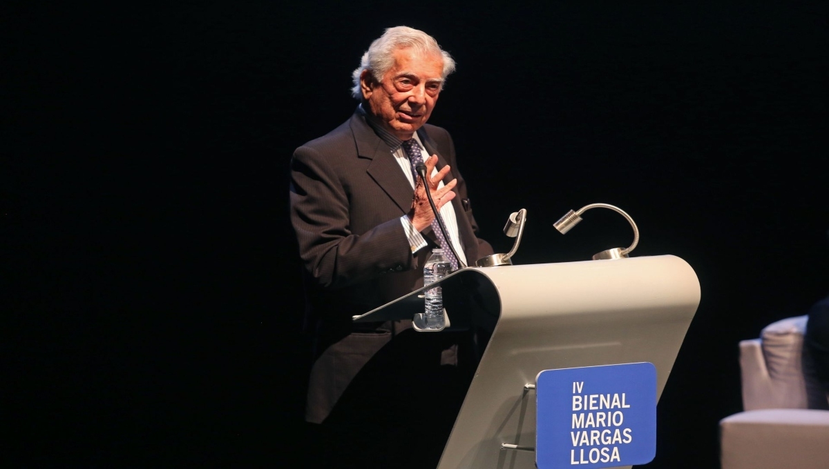 Mario Vargas Llosa es hospitalizado en Madrid por COVID-19; evoluciona favorablemente