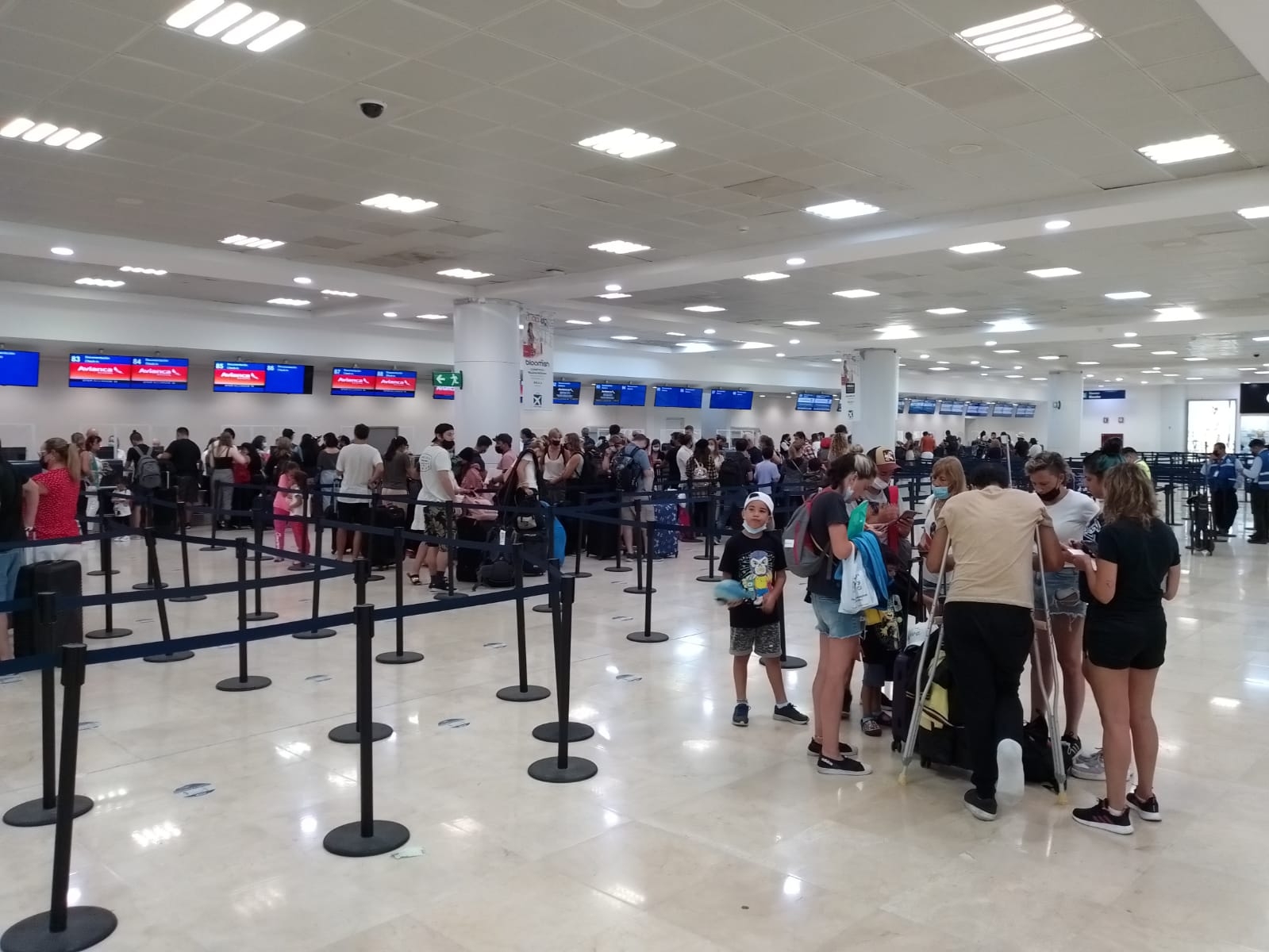 Aeropuerto de Cancún registra cerca de 800 pasajeros este sábado: VIDEO