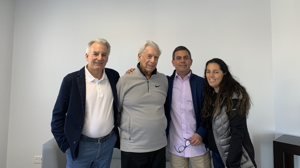 Mario Vargas Llosa vence al COVID y ya se encuentra en casa recuperándose