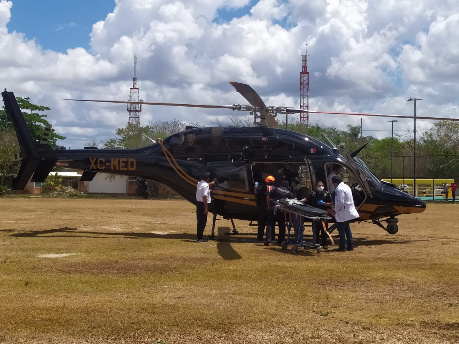 Accidente en Tizimín deja a un padre y un niño de ocho años heridos; son trasladados a Mérida