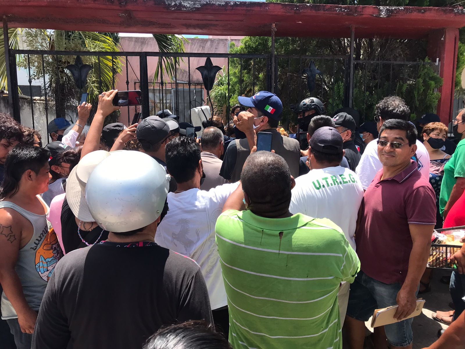 Vecinos de Haciendas del Caribe en Cancún se oponen a desalojo: VIDEO