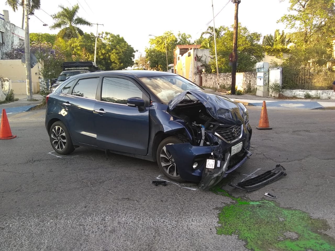 Conductor provoca un accidente en Mérida; deja dos mujeres lesionadas