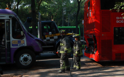 Diez personas continúan hospitalizadas tras el choque entre el autobús y Metrobús en Reforma: Semovi