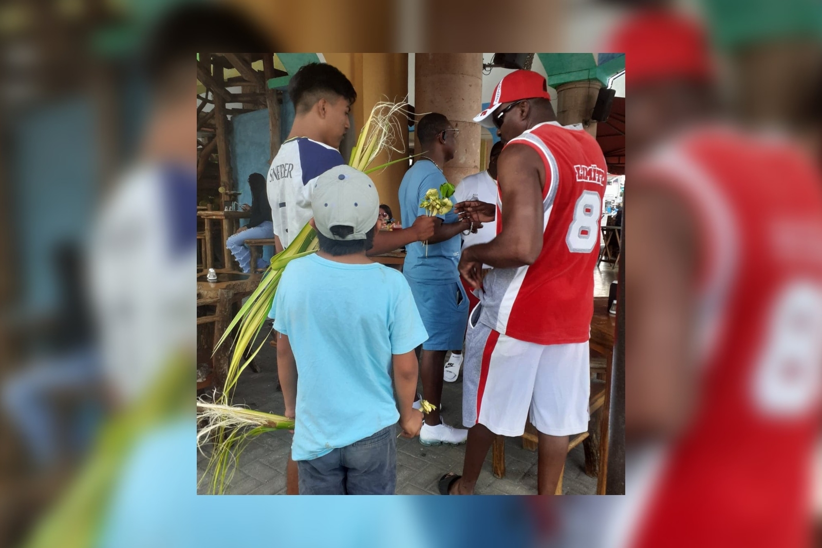 Los menores de edad son vistos en diversas partes turísticas de Cozumel, en búsqueda de turistas para intentar venderle sus manualidades