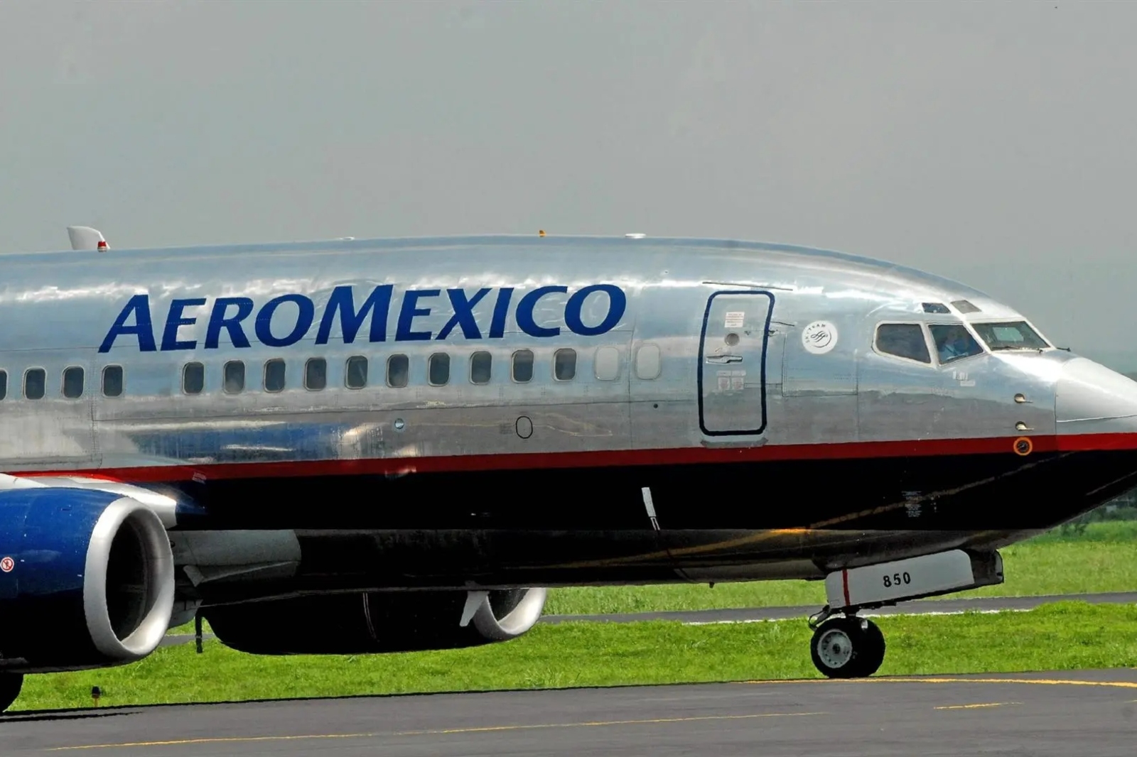Un avión de Aeroméxico realizó un aterrizaje de emergencia en el AICM