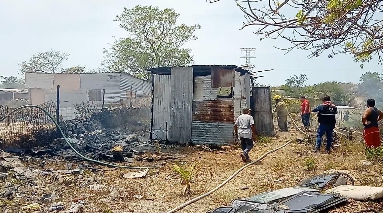 Hombre incendia su predio al recibir el divorcio por parte de su esposa en Campeche