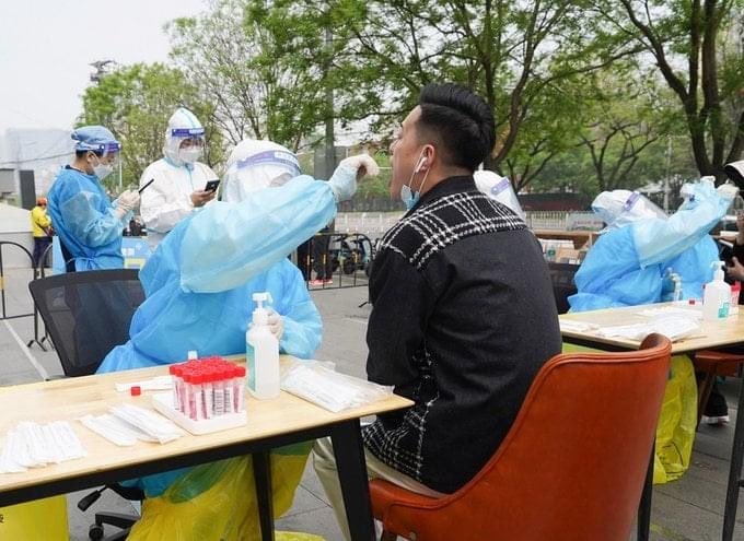 China continúa registrando casos de COVID en Shangái y Pekín