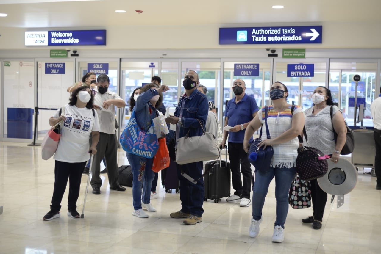 Eliminan el uso obligatorio de cubrebocas en el aeropuerto de Mérida