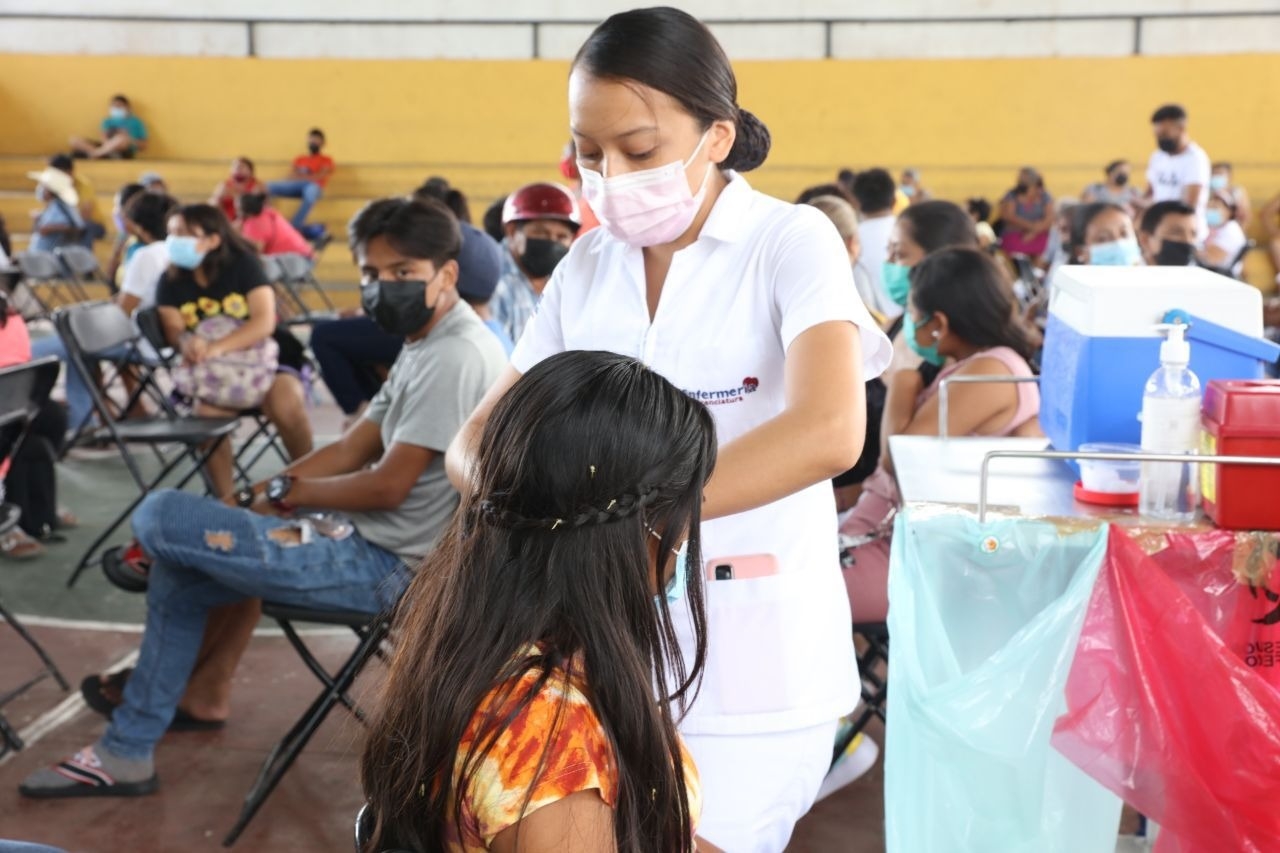 Comienza la aplicación de la vacuna para menores de 12 a 14 años en 12 municipios de Yucatán