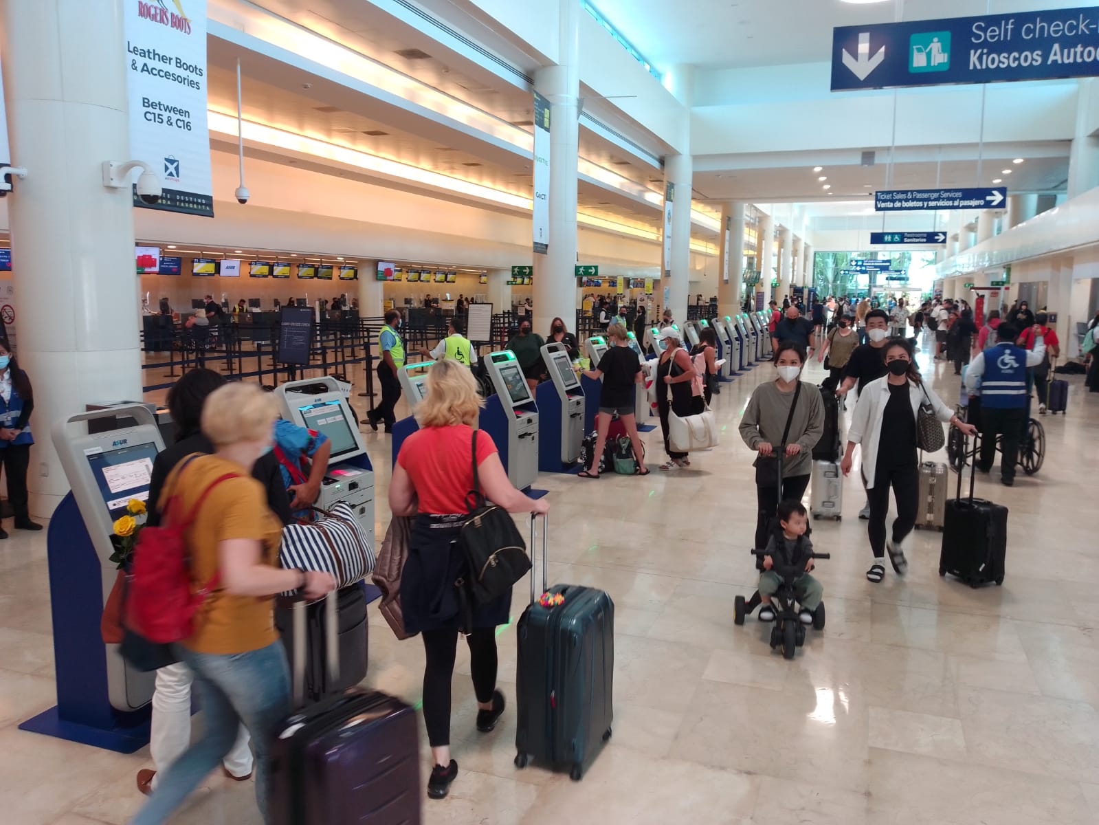 Aeropuerto de Cancún registra cuatro vuelos retrasados este Día del Maestro