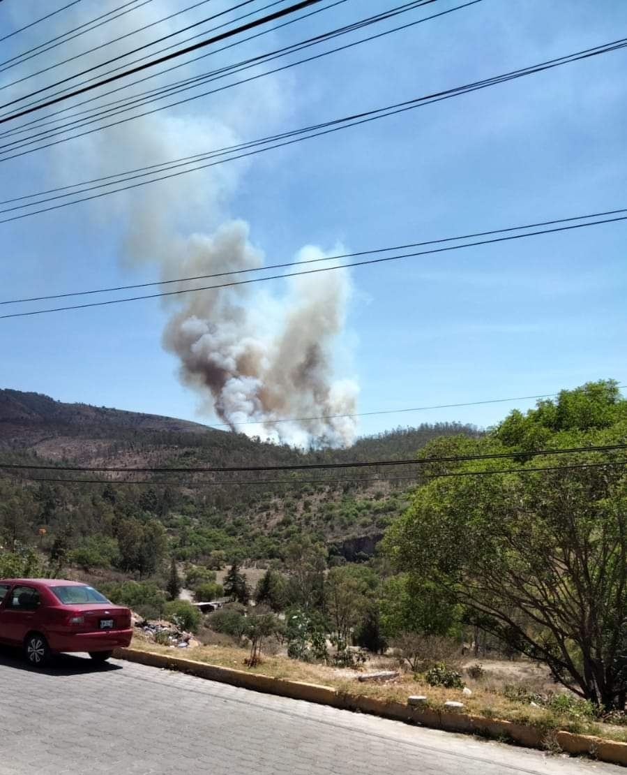 Reportan incendio en la Sierra de Guadalupe en el Estado de México