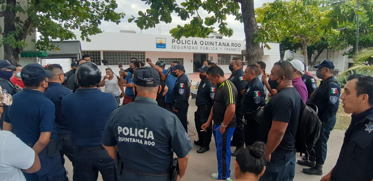 Policías de Cozumel continúan paro laboral, pese a reuniones con el Ayuntamiento