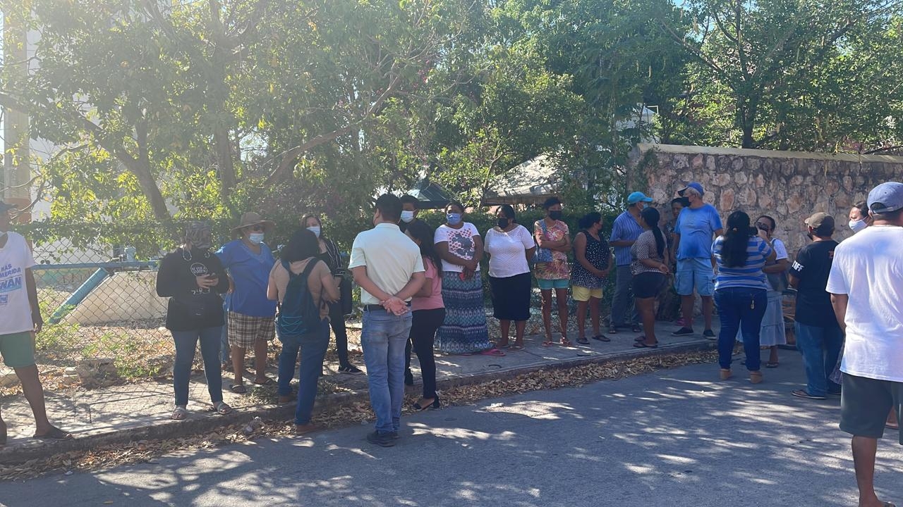 Vecinos de Santa Gertrudis protestan para exigir mejor abastecimiento de agua: EN VIVO