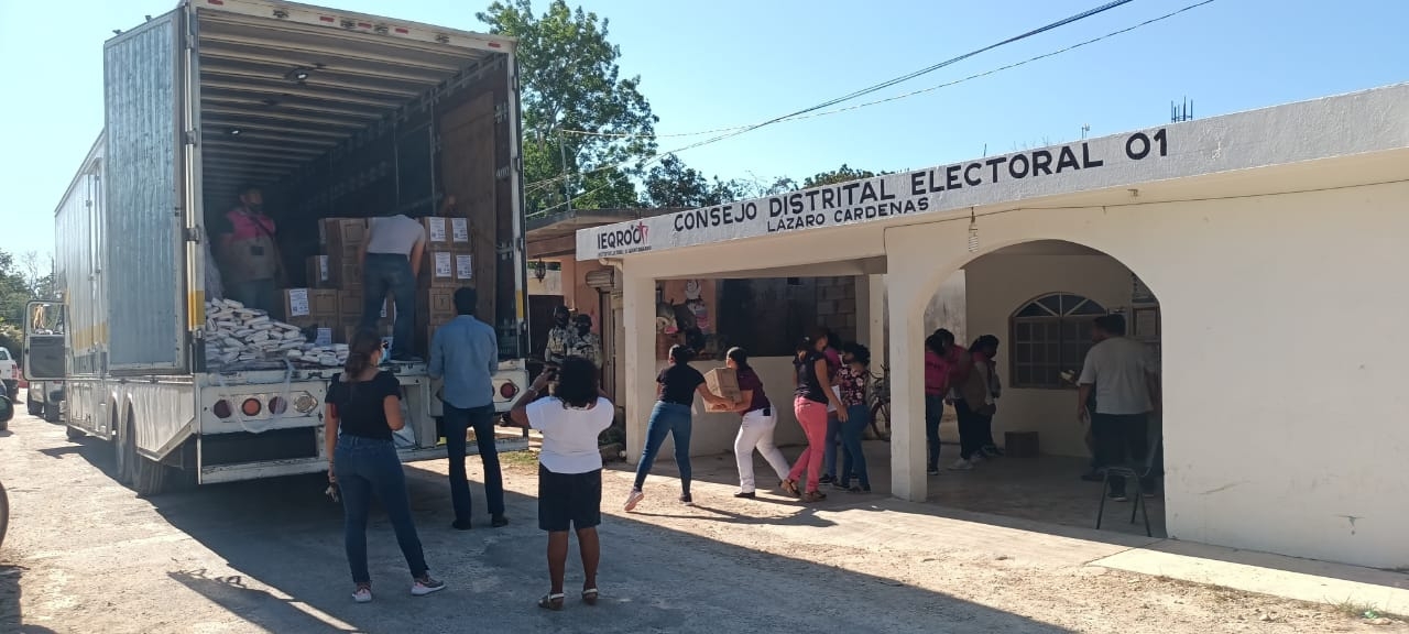 Paquetes electorales llegan a la sede del Distrito I en Kantunilkín, Quintana Roo