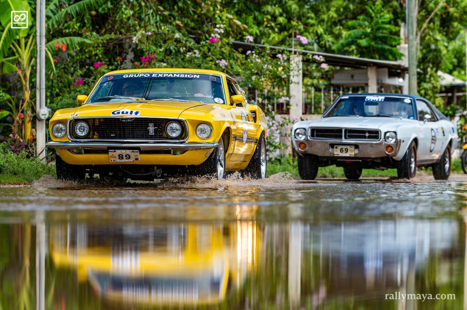 Los carros clásicos recorren los principales puntos turísticos de la Península de Yucatán