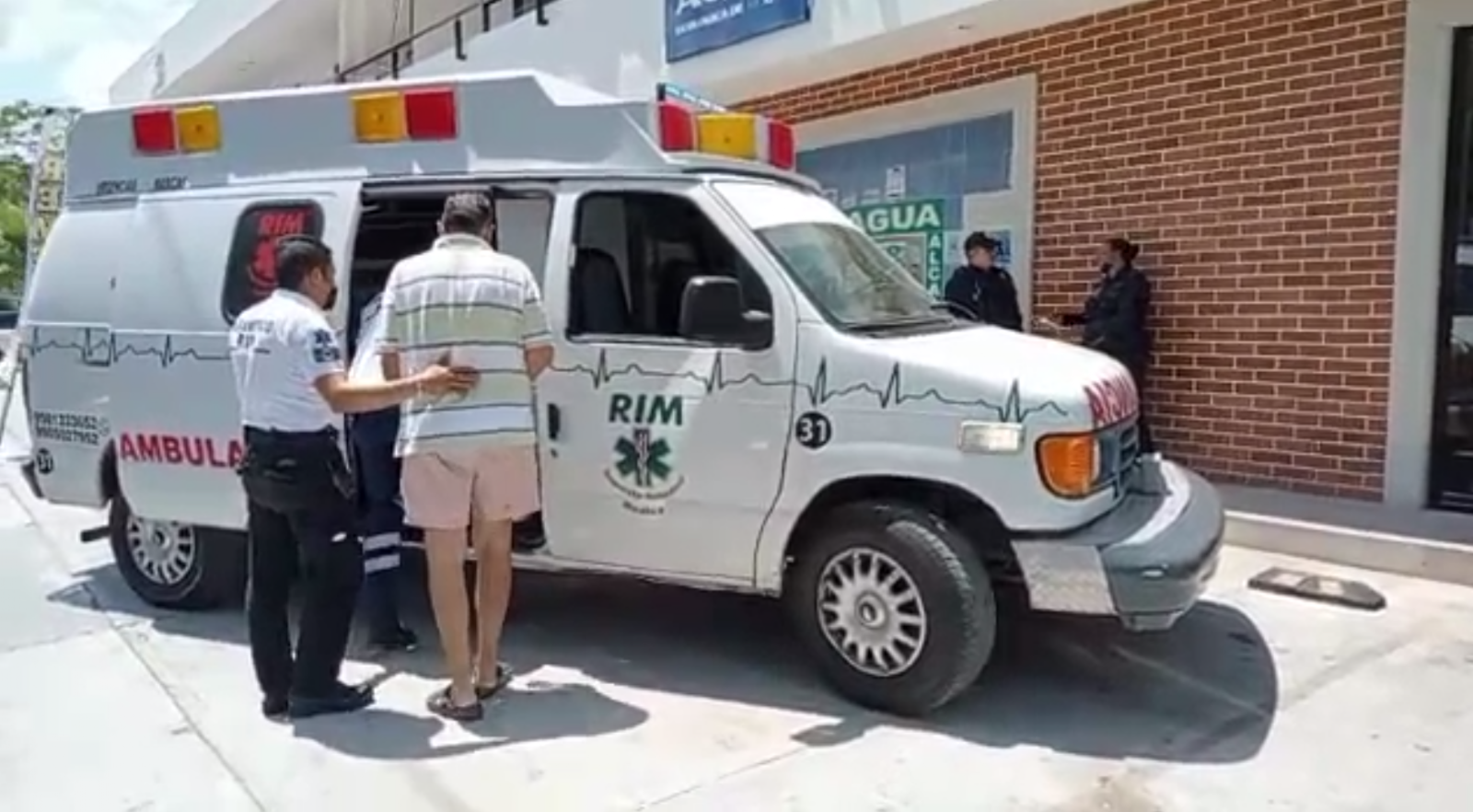 Asaltan a mano armada al dueño de un local comercial en Cancún: VIDEO
