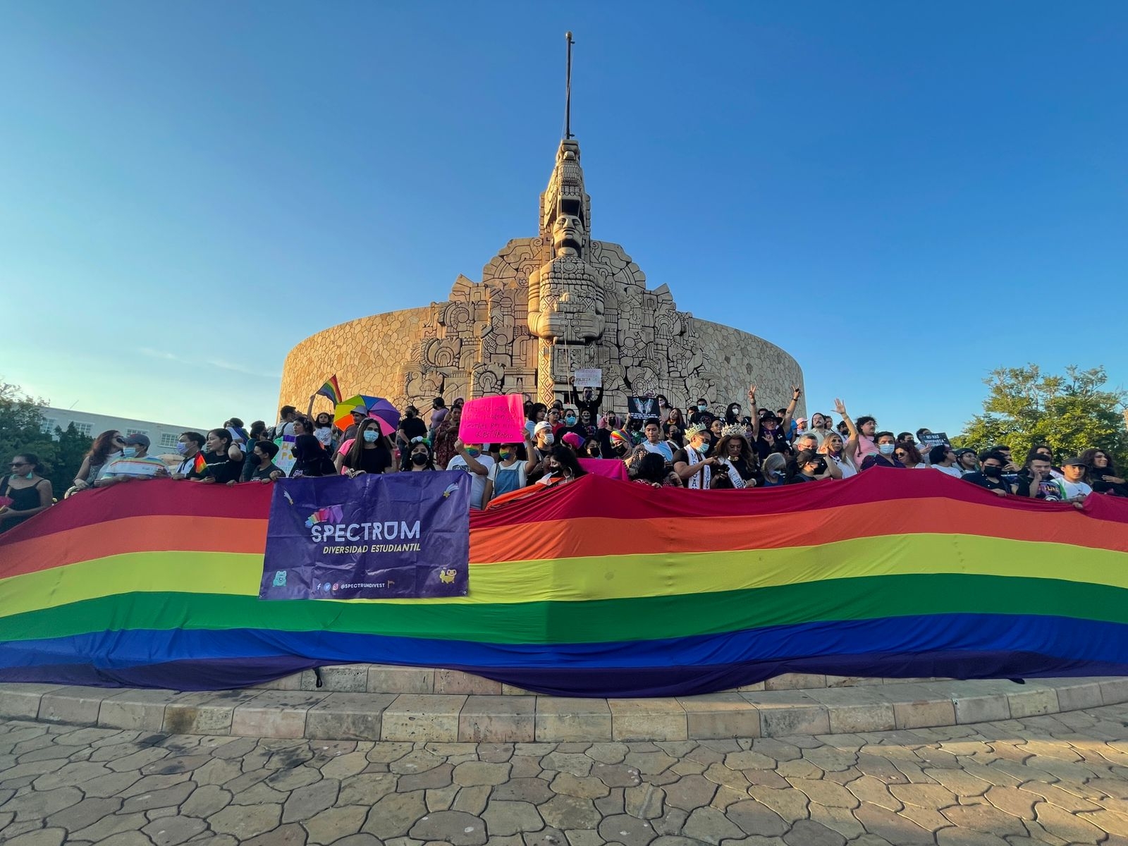 Colectivos LGBT+ se manifiestan en Mérida por el Día Internacional contra la Homofobia: VIDEO