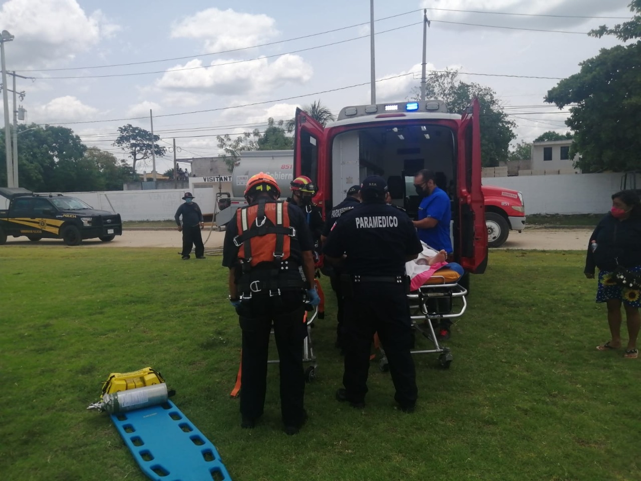 Menor de 14 años cae de una camioneta en movimiento en Valladolid; se encuentra grave de salud