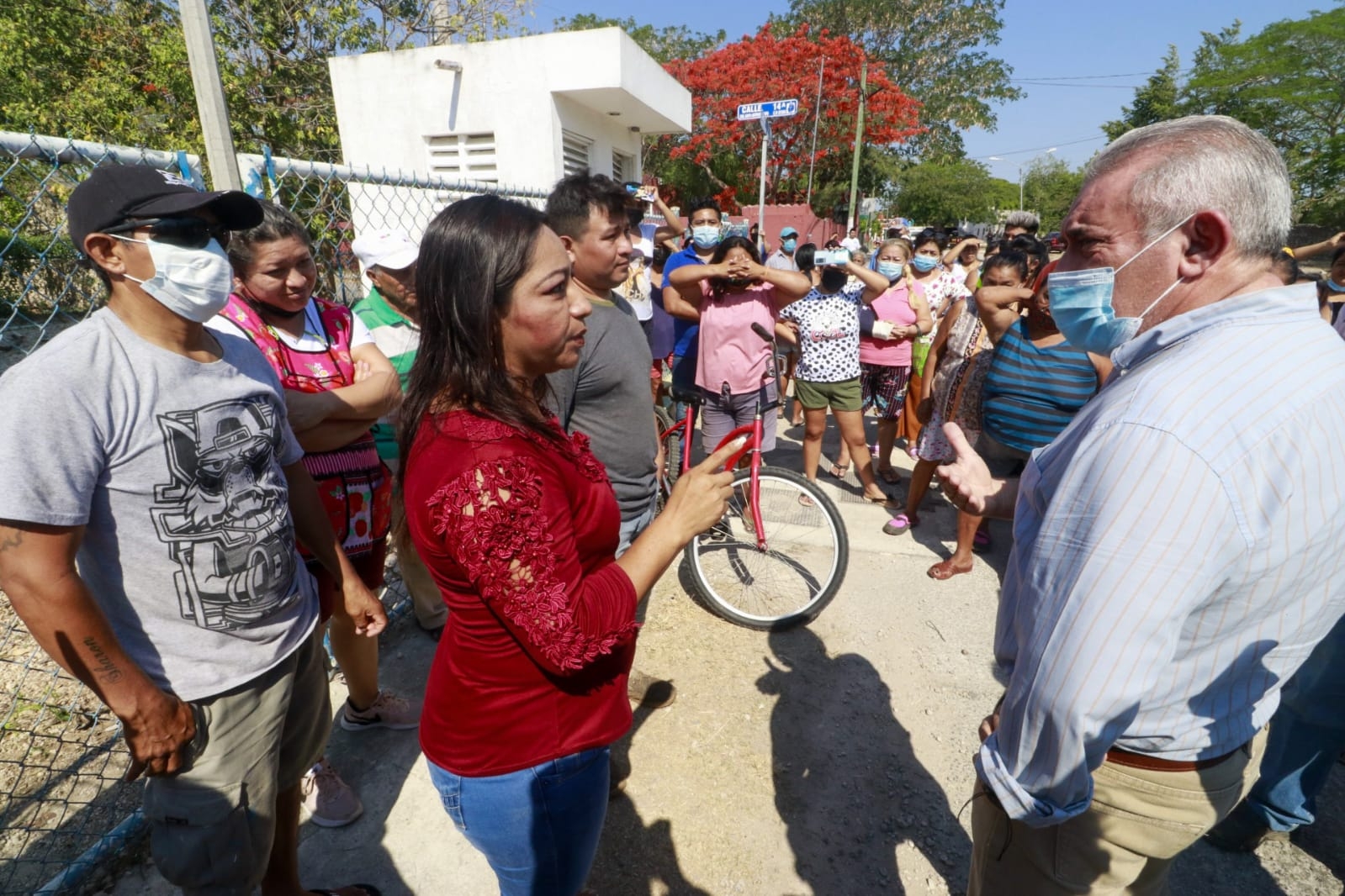 Vecinos de Santa Gertrudis Copó enfrentan a director de Obras Públicas por desabasto de agua potable