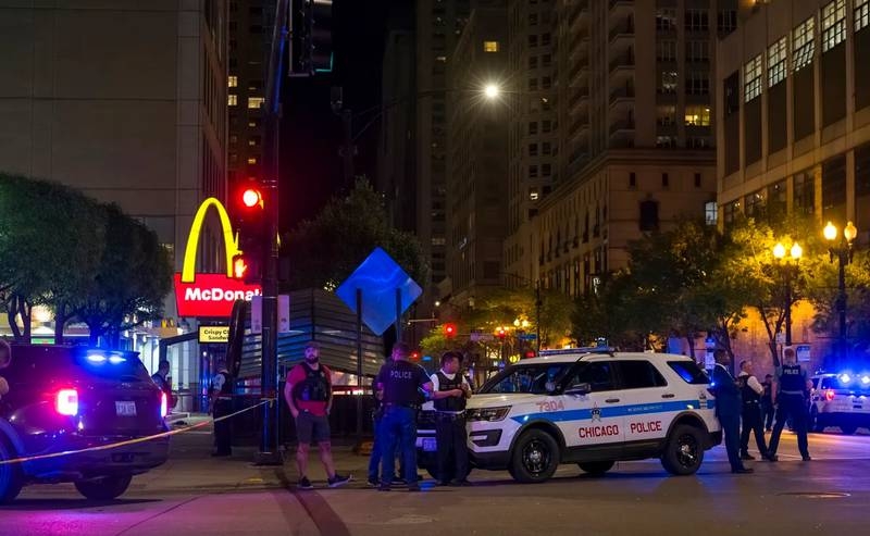 Tiroteo cerca de un McDonald's de Chicago deja dos muertos y ocho heridos