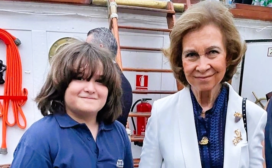 Andrea Nicolás Vallejo Rubio se tomó una foto junto a la reina Sofía de España. Foto: Instagram