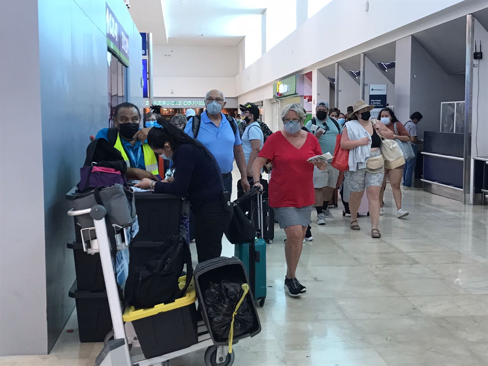 Vuelos a Canada y EU, entre los cancelados en el aeropuerto de Cancún: VIDEO