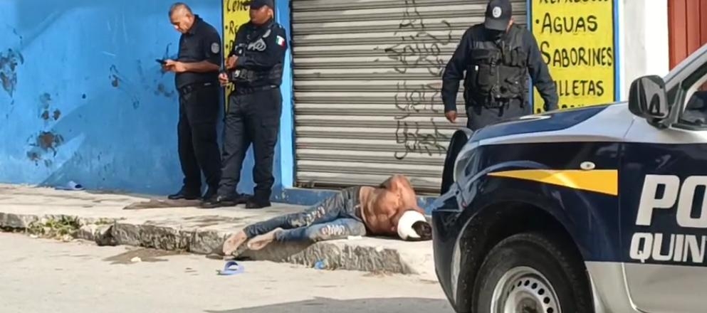Hombre que apuñaló a otra persona es sometido, amarrado y entregado a la policía en Cancún