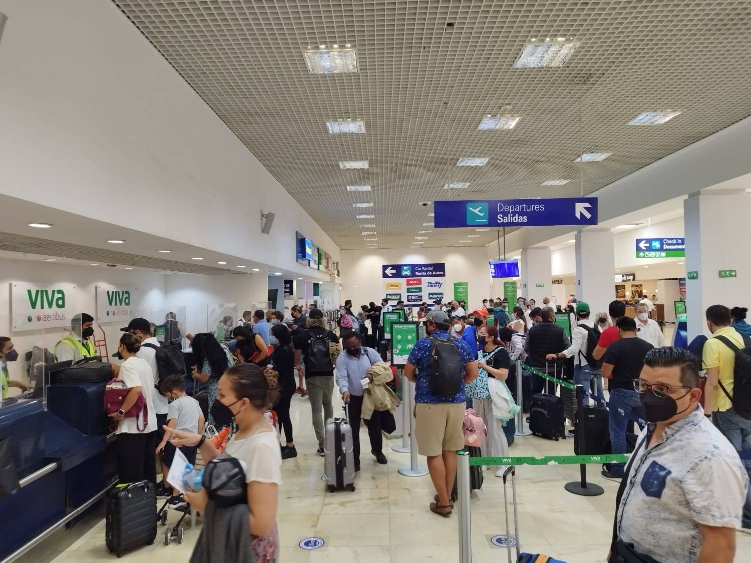 A las 6:59 tocó pista el vuelo 572 de Volaris de la ruta CDMX-Mérida