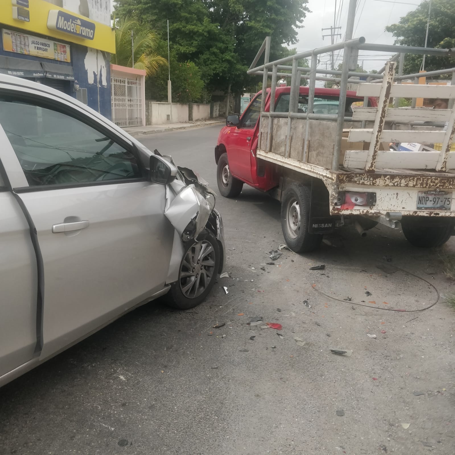 Peritos de tránsito arribaron al lugar para resolver el accidente de tránsito en Mérida