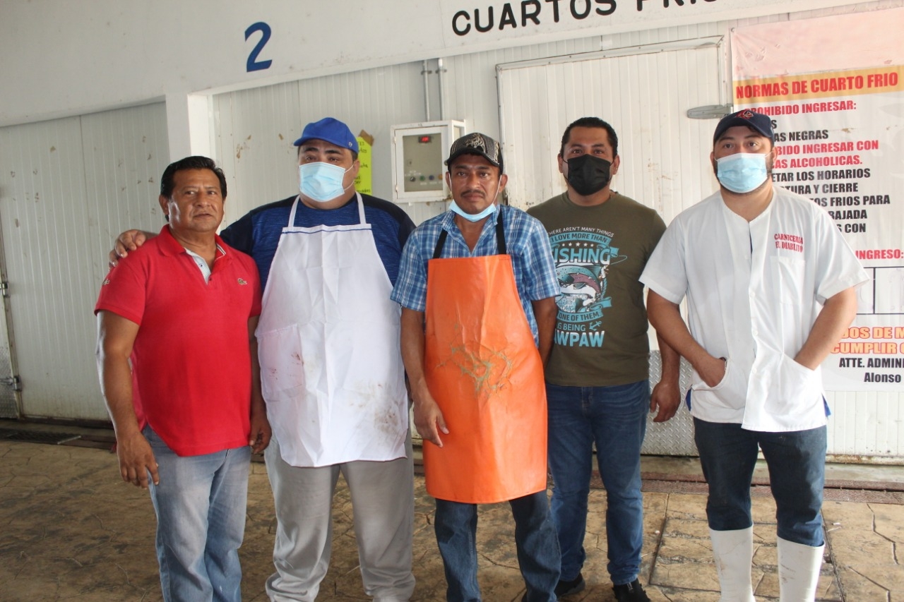 Carniceros del mercado de Ciudad del Carmen amenazan con bloquear Puente Zacatal