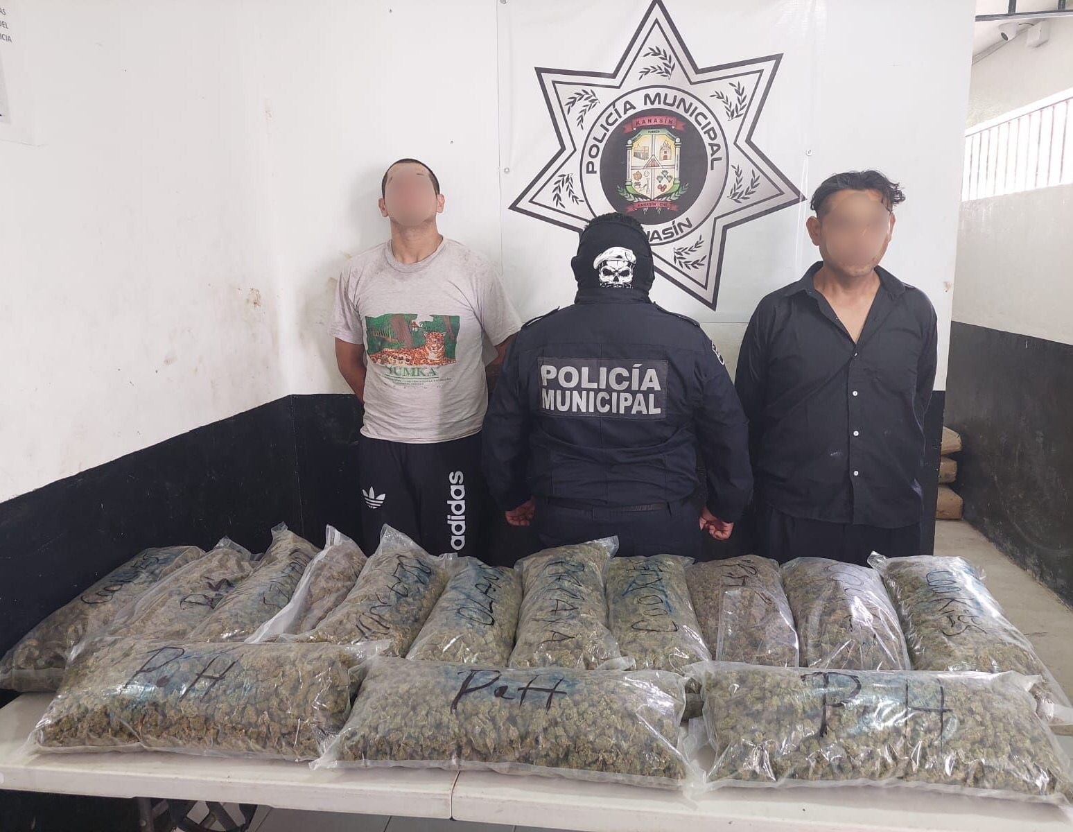 Detienen a dos presuntos narcomenudistas con 14 kilos de marihuana en Kanasín