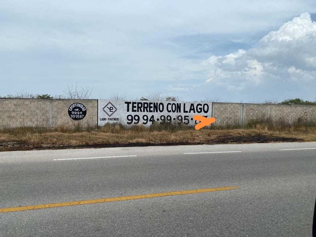 Exhiben a lotero por engañar a compradores; ofrece un terreno con lago en Mérida