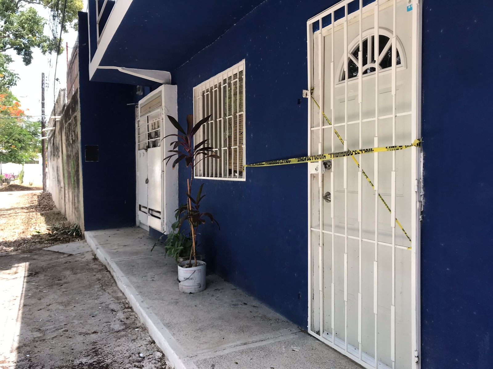 El cuerpo del hombre extranjero fue llevado a la morgue de Cancún por personal del Servicio Médico Forense, para establecer las causas de su muerte