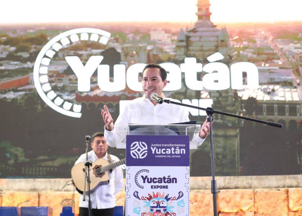 El gobernador Mauricio Vila Dosal encabeza el acto inaugural ante decenas de visitantes