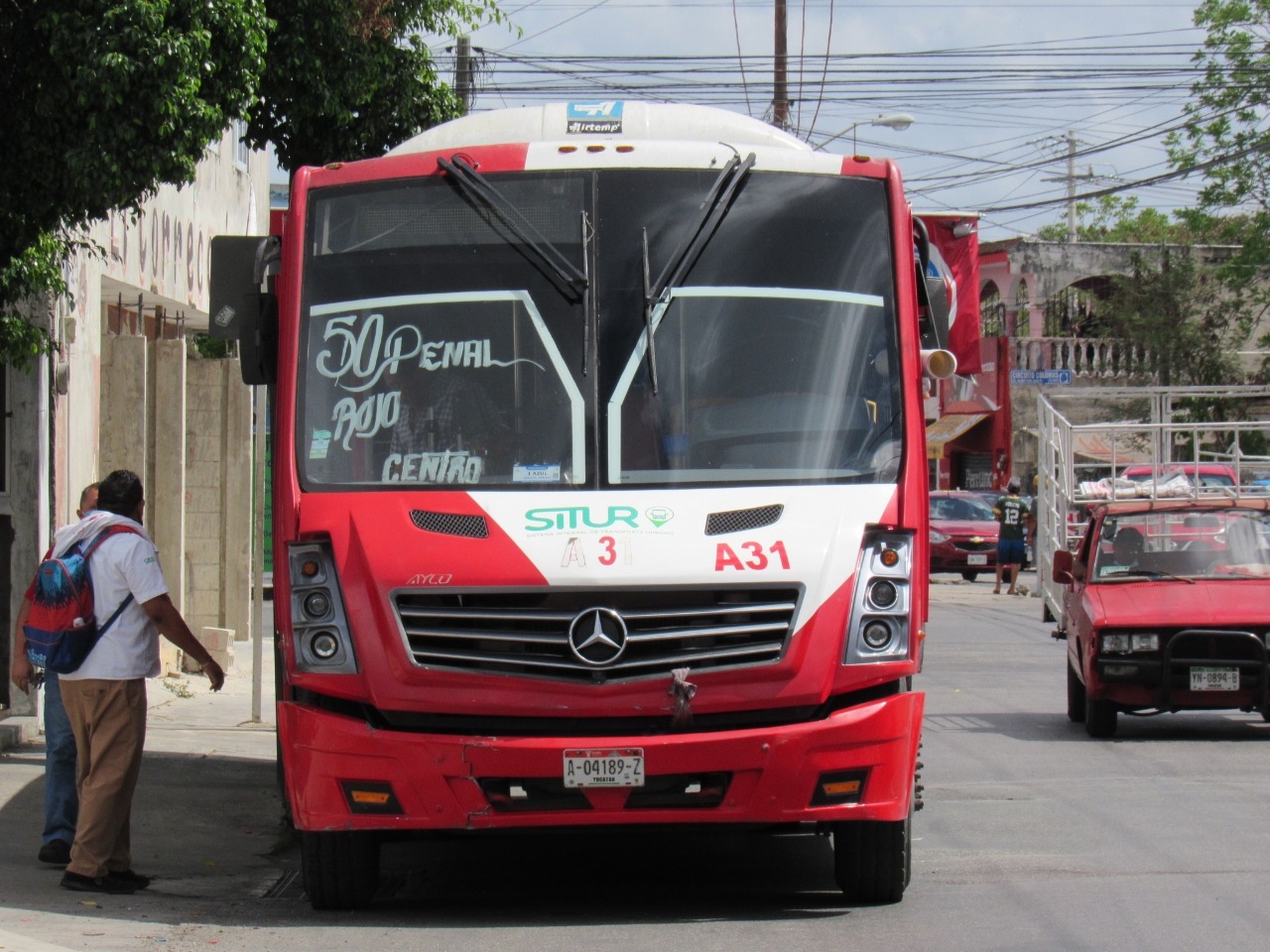 Camionero sufre infarto mientras circulaba con pasajeros en Mérida