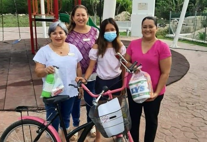 Altruistas regalan bicicleta a estudiante que camina 4 km para ir a la escuela en Valladolid