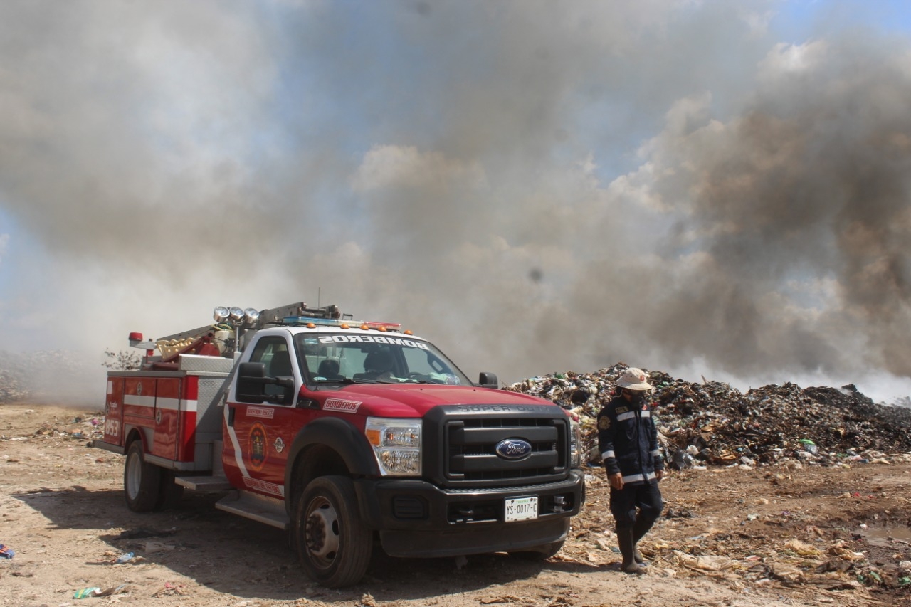 Bomba del camión de bomberos de Tizimín, dañada tras incendio en el relleno sanitario