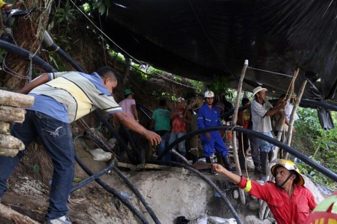 Al menos 14 mineros quedaron atrapados tras explosión en Colombia