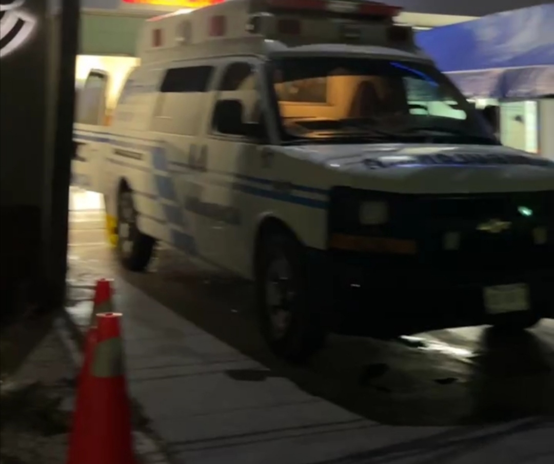 Llevan a 3 hombres heridos al hospital y uno muere antes de llegar en Tulum