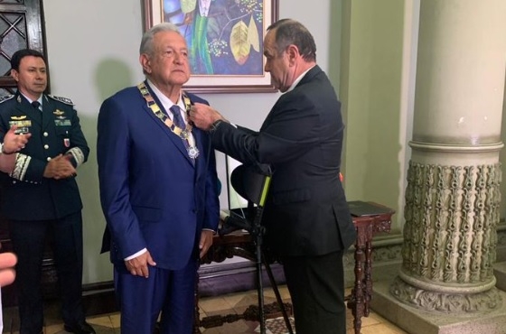 AMLO recibe la Orden del Quetzal de parte del gobierno de Guatemala
